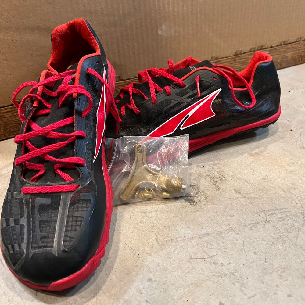 Altra Middle Distance / Jump Track and Field Spikes with spikes and tool kit